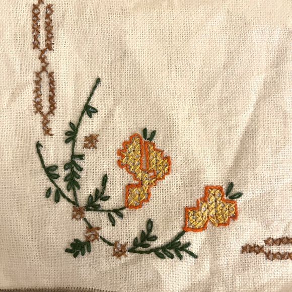 Vintage Hankie Handkerchief Embroidered with Yellow Flowers - Picture 3 of 5